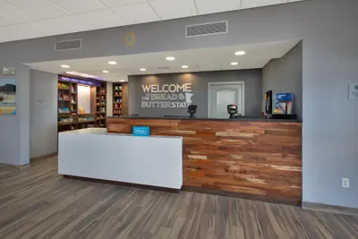 Photo 5 - Hampton Inn & Suites St. Cloud, MN