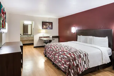 Photo 2 - Red Roof Inn & Suites Commerce - Athens