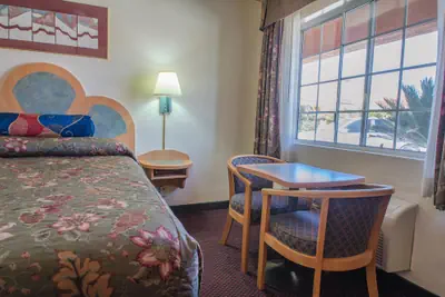 Photo 5 - Economy Inn