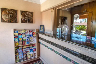 Photo 4 - Economy Inn