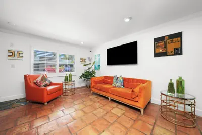 Photo 4 - Hollywood Beach Suites