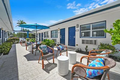 Photo 2 - Hollywood Beach Suites
