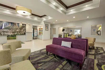Photo 5 - La Quinta Inn & Suites by Wyndham Fresno Northwest