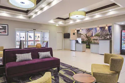 Photo 3 - La Quinta Inn & Suites by Wyndham Fresno Northwest