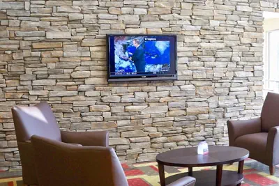 Photo 2 - Red Roof Inn & Suites Beaumont