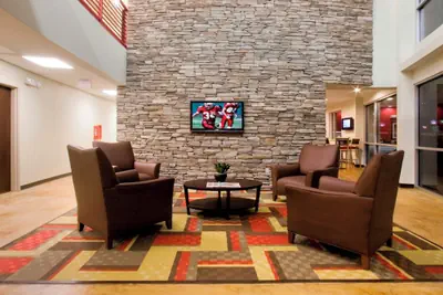 Photo 2 - Red Roof Inn & Suites Beaumont