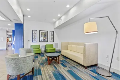 Photo 4 - Holiday Inn Express Hotel & Suites Mount Airy by IHG