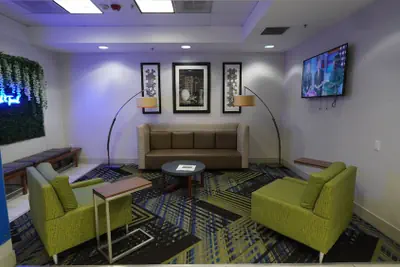 Photo 4 - Holiday Inn Express & Suites Seattle North - Lynnwood by IHG