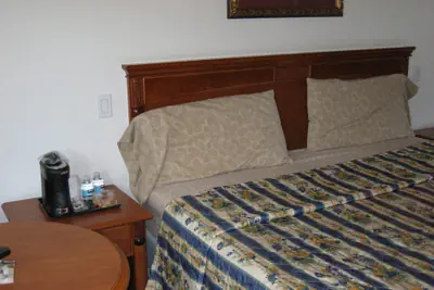 Photo 2 - Walls Motel Long Beach