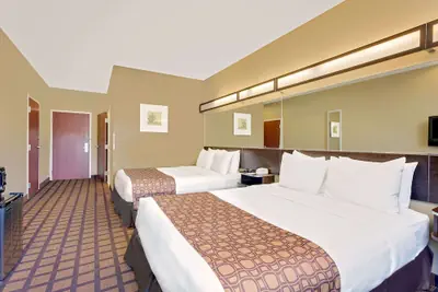 Photo 3 - Microtel by Wyndham Perry National Fairground Area I-75