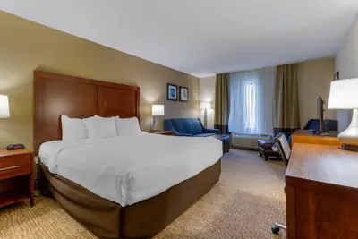 Photo 5 - Comfort Inn & Suites Cambridge