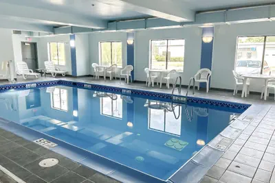 Photo 2 - Comfort Inn & Suites Cambridge