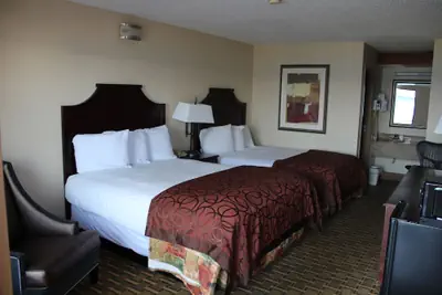 Photo 3 - Economy Inn