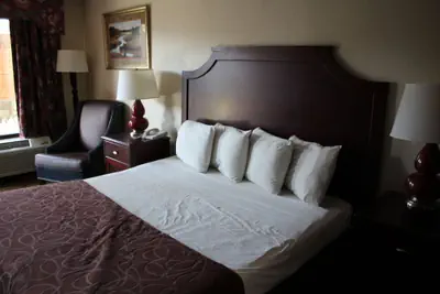 Photo 5 - Economy Inn
