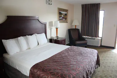 Photo 4 - Economy Inn