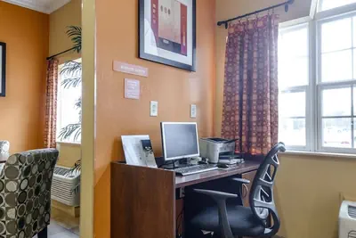 Photo 5 - Microtel Inn & Suites by Wyndham Greenville/University Medic