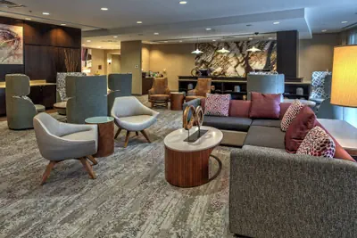 Photo 2 - Courtyard by Marriott Newport News Airport