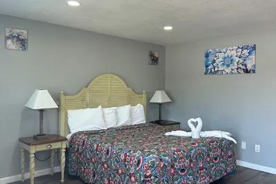 Photo 2 - Budget Inn