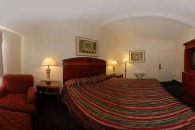Photo 4 - Budget Inn