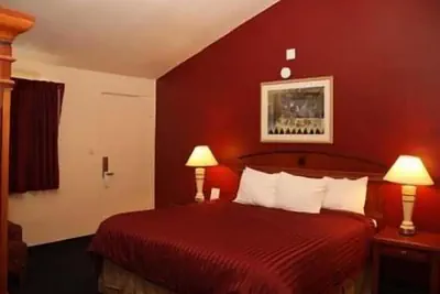Photo 5 - Budget Inn