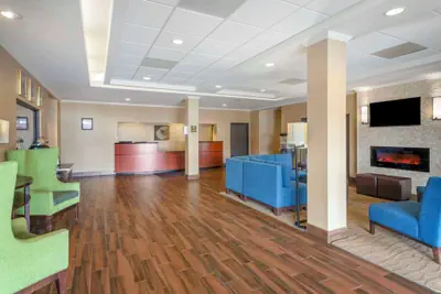 Photo 3 - Comfort Inn & Suites Blytheville