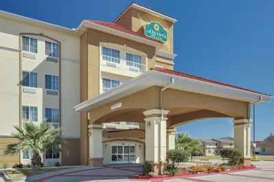 Photo 2 - La Quinta Inn & Suites by Wyndham Corsicana