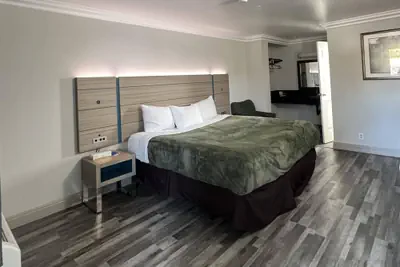 Photo 2 - Rodeway Inn Ventura Midtown