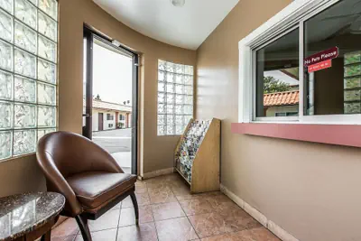 Photo 3 - Rodeway Inn Ventura Midtown