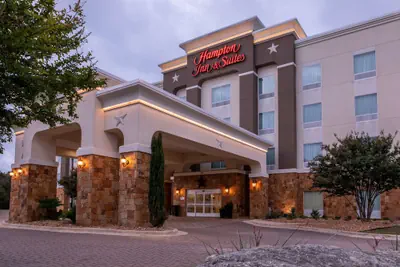 Photo 2 - Hampton Inn & Suites Boerne