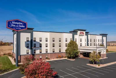 Photo 2 - Hampton Inn & Suites Muncie