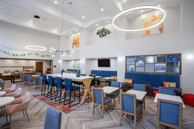 Photo 4 - Hampton Inn & Suites Muncie