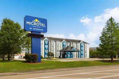Photo 2 - Microtel Inn & Suites by Wyndham Baton Rouge Airport