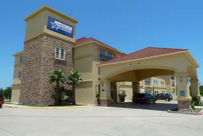 Photo 2 - Americas Best Value Inn & Suites Gun Barrel City