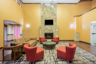 Photo 5 - La Quinta Inn & Suites by Wyndham Eastland