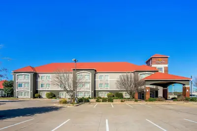 Photo 2 - La Quinta Inn & Suites by Wyndham Eastland