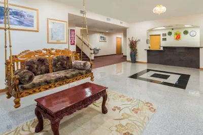 Photo 2 - Super 8 by Wyndham Salina