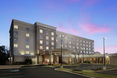 Photo 2 - DoubleTree by Hilton Richmond Airport