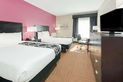 Photo 4 - La Quinta Inn & Suites by Wyndham Winnie