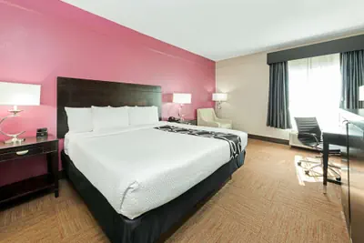 Photo 5 - La Quinta Inn & Suites by Wyndham Winnie