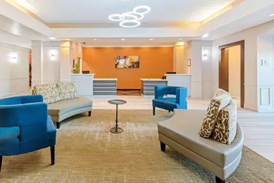 Photo 3 - La Quinta Inn & Suites by Wyndham Winnie