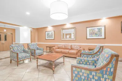 Photo 4 - Baymont by Wyndham Pearsall
