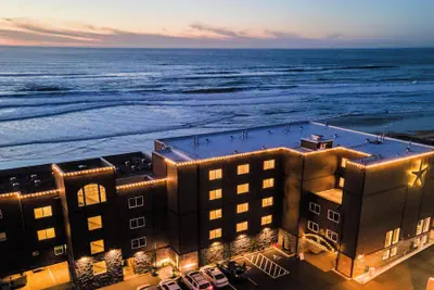 Photo 2 - Starfish Manor Oceanfront Hotel