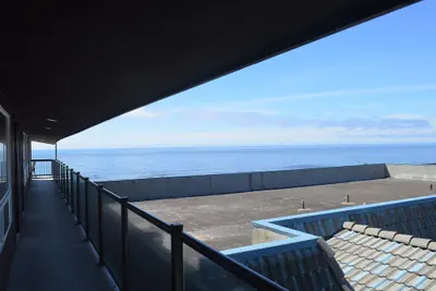 Photo 2 - Beachfront Manor Hotel