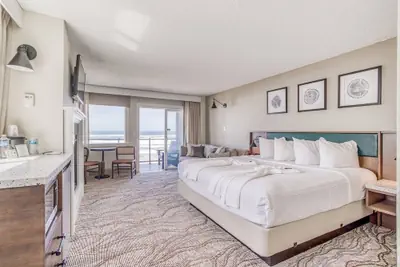 Photo 4 - Beachfront Manor Hotel