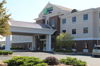 Photo 2 - Holiday Inn Express & Suites Sedalia by IHG