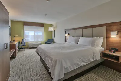 Photo 4 - Holiday Inn Express & Suites Albuquerque Historic Old Town by IHG