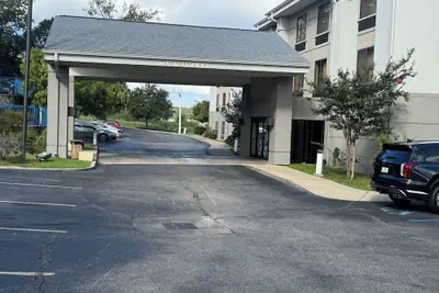 Photo 2 - Sleep Inn & Suites Hattiesburg North