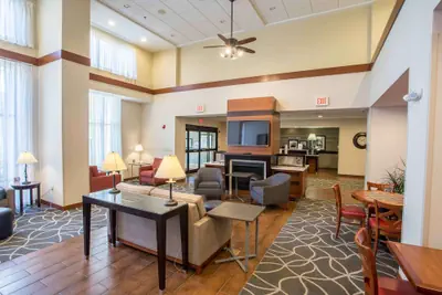 Photo 4 - Hampton Inn & Suites Tilton