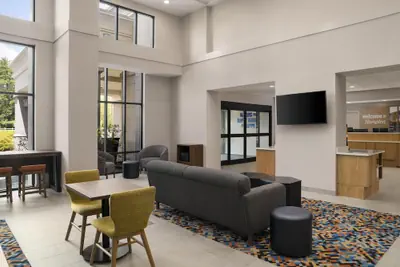 Photo 3 - Hampton Inn & Suites Tilton