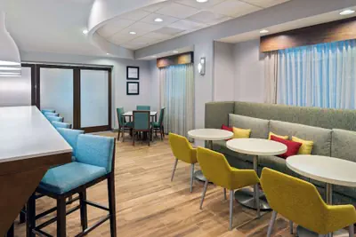 Photo 4 - Hampton Inn Petersburg-Southpark Mall